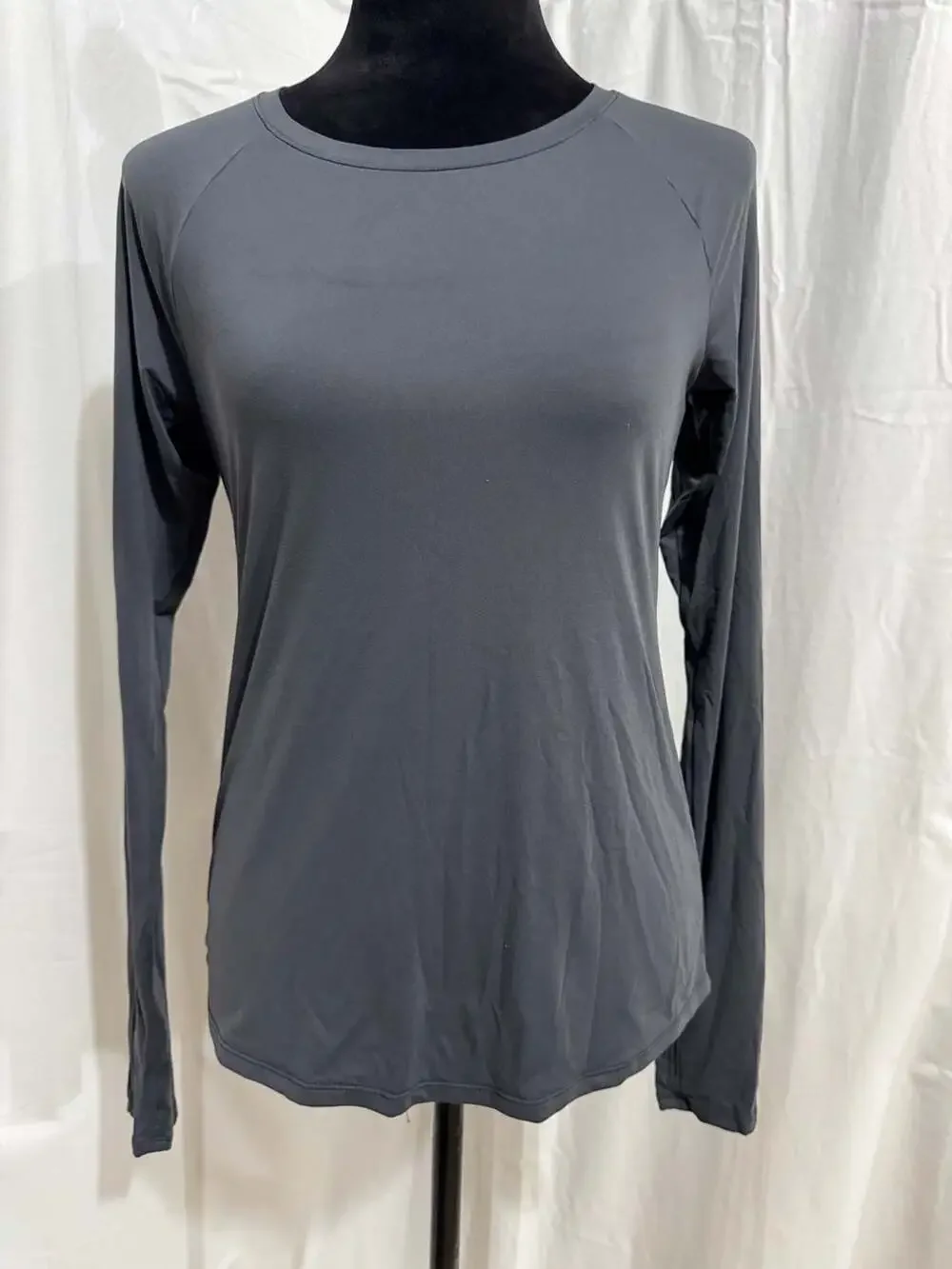 Alo Yoga Women's Long Sleeve Performance Athletic Shirt with Thumbholes